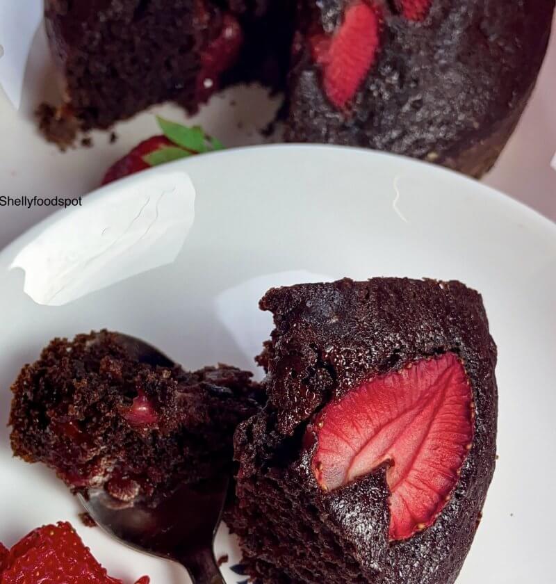 Eggless chocolate strawberry cake