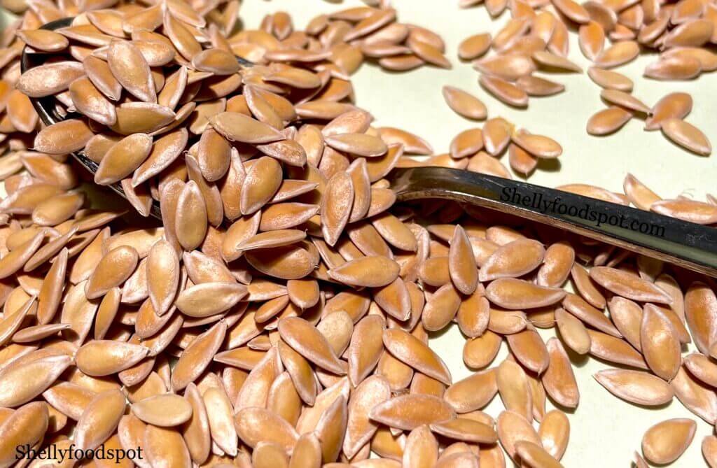 How to dry muskmelon seeds to eat