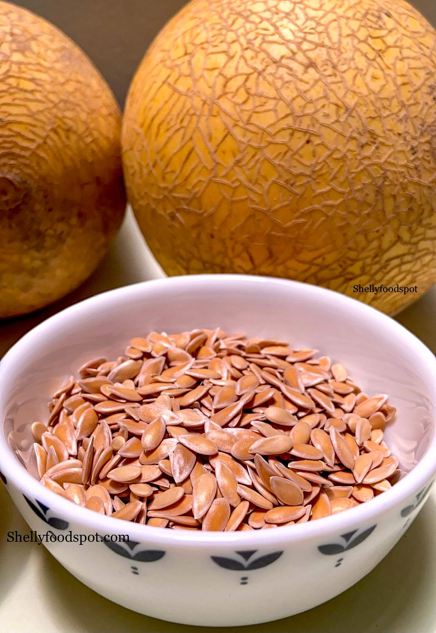 How to dry muskmelon seeds to eat