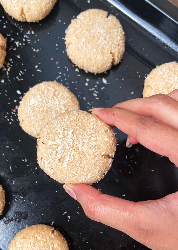 Eggless whole wheat coconut cookies
